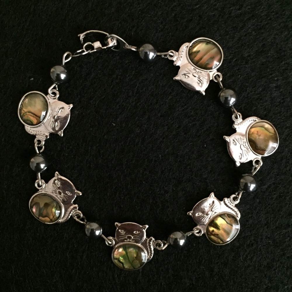 🐱Adorable bracelet with cat charms and beads